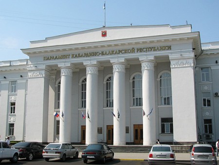 В парламенте КБР представили нового прокурора республики
