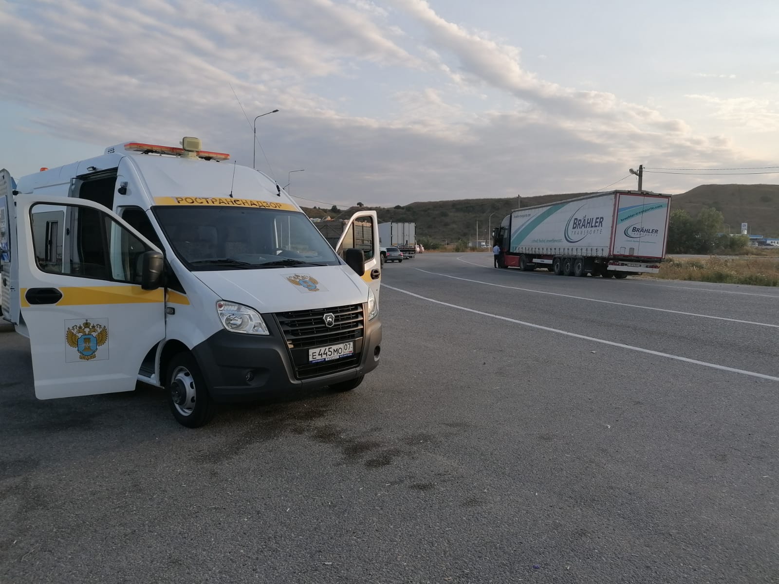 Ространснадзор выявил нарушения у иностранных перевозчиков на трассе «Кавказ»