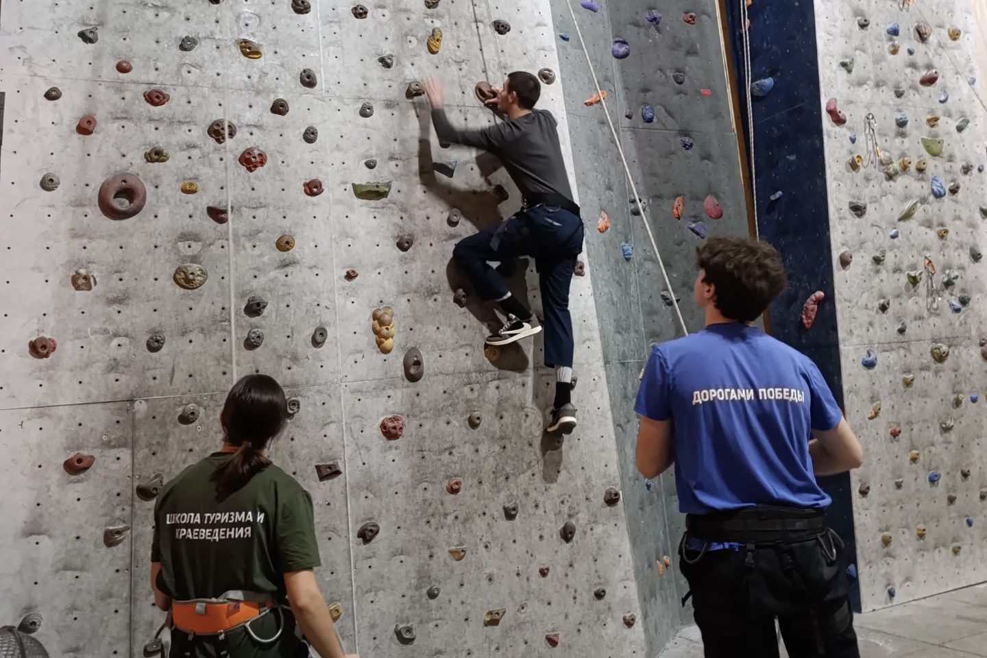 В Нальчике обучают юных скалолазов