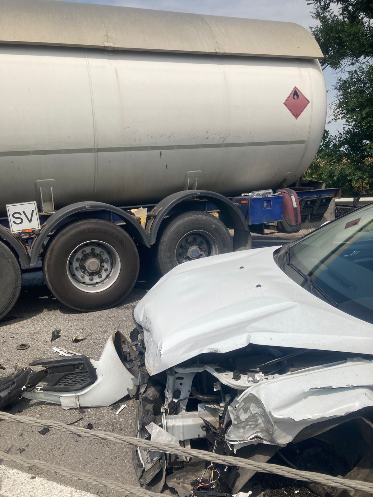 В Лескенском районе столкнулись пять легковых машин и бензовоз