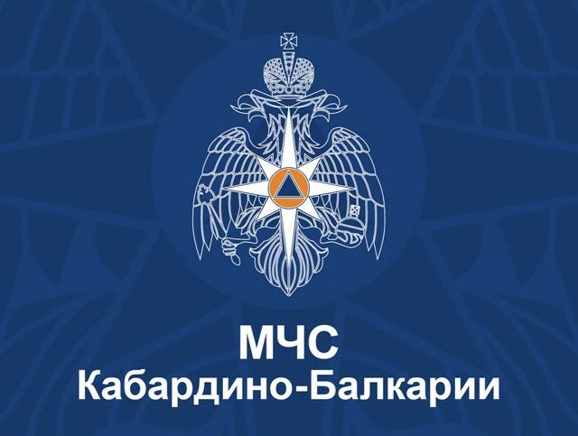 В Нальчике загорелась крыша трехэтажного жилого дома