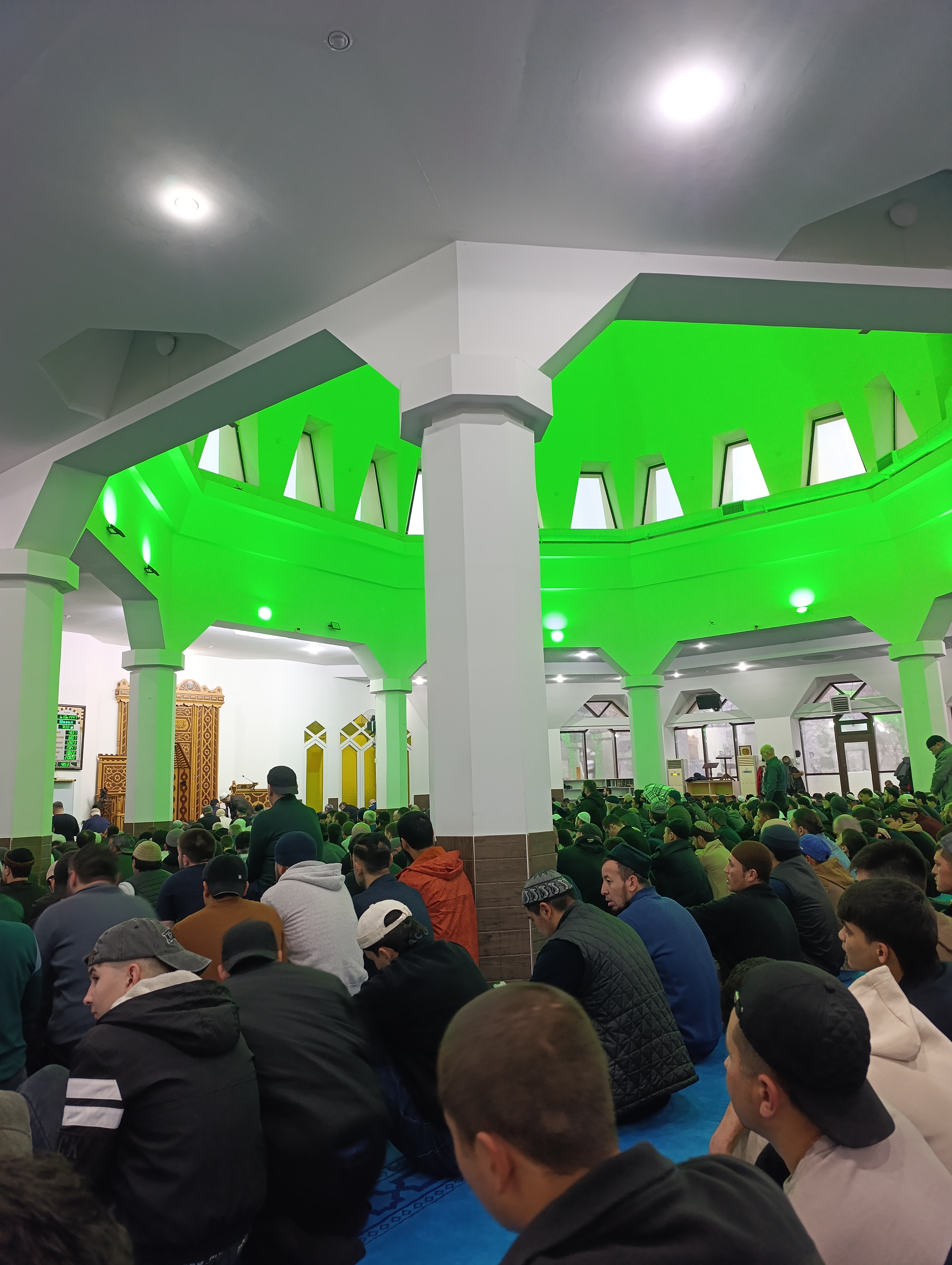 В Соборной мечети Нальчика прошла праздничная молитва