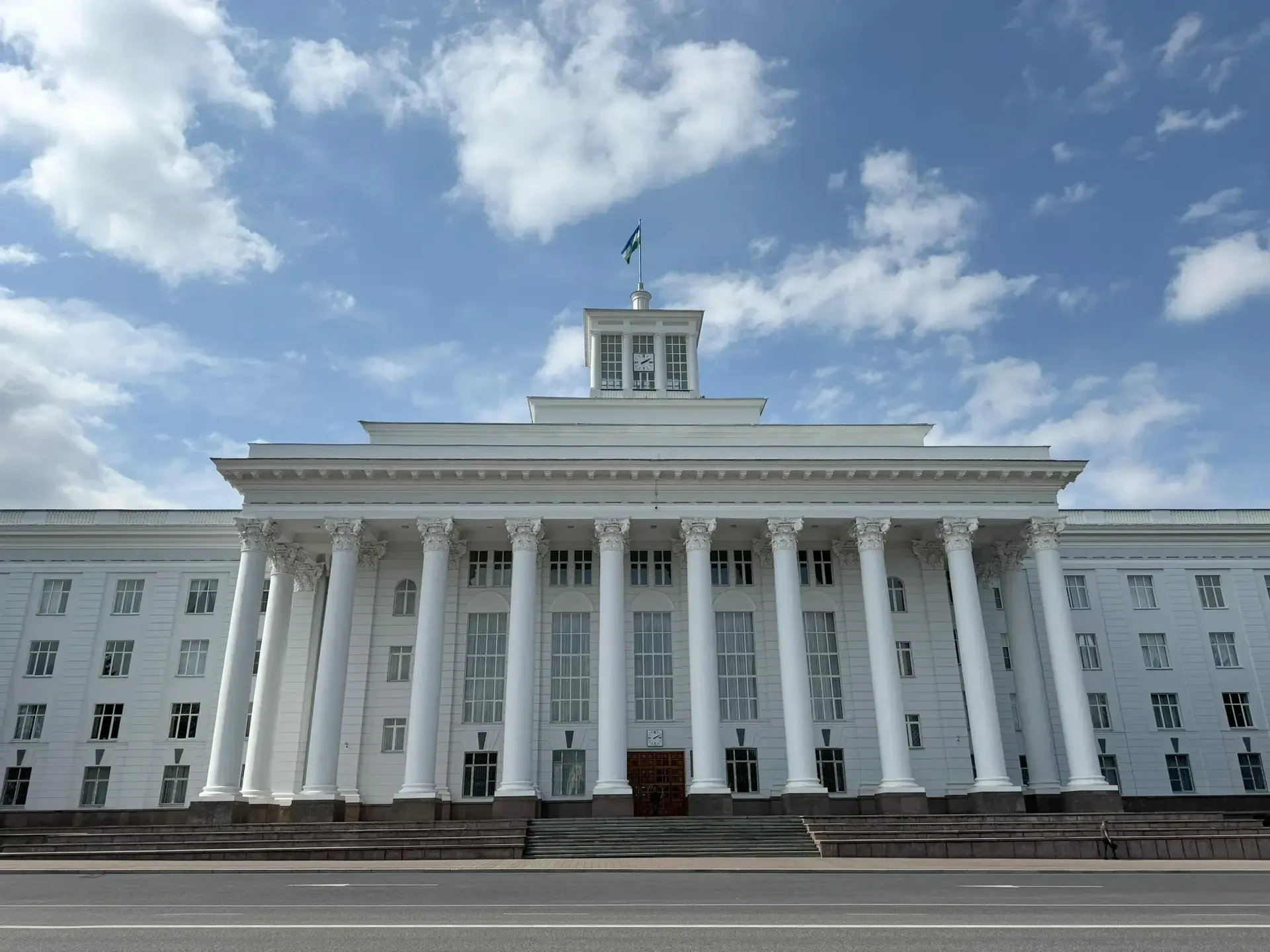 Бюджетникам Кабардино-Балкарии повысят зарплату