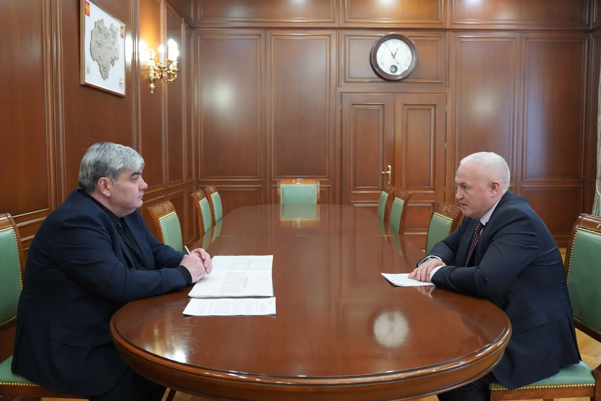 Казбек Коков обсудил вопросы капитального ремонта многоквартирных жилых домов  