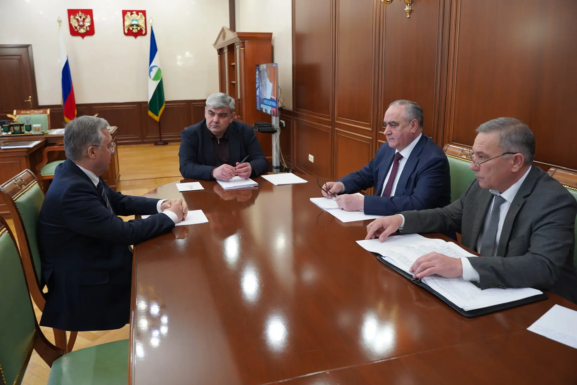 Казбек Коков провел оперативное совещание