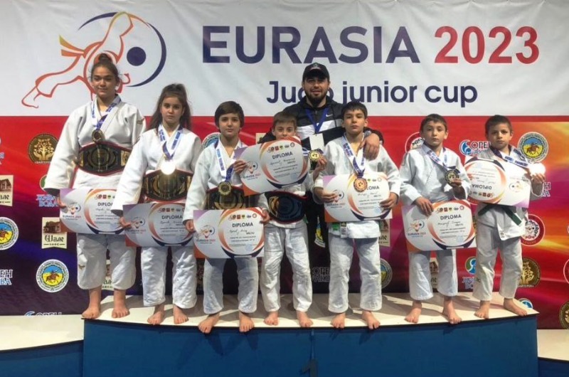 Много медалей с Кубка Евразии