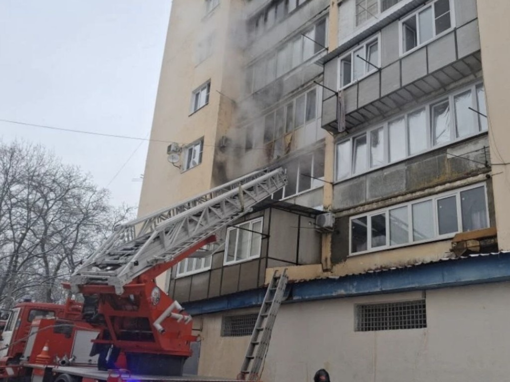 В Нальчике из горящей многоэтажки спасли 12 человек