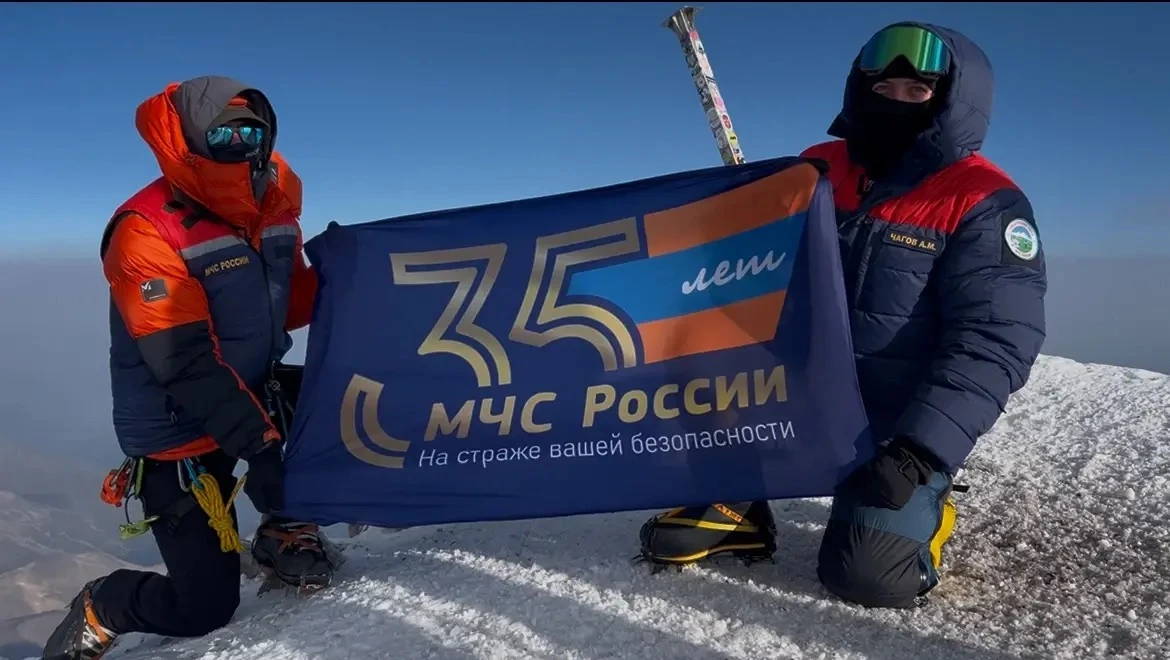 Казбек Коков поздравил спасателей с профессиональным праздником