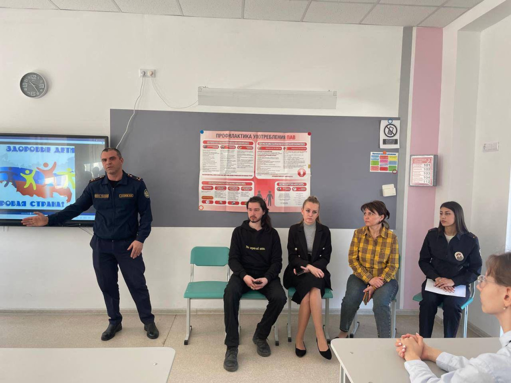 В 11 образовательных учреждениях Майского района полицейские провели профилактические антинаркотические беседы (2).jpg В 11 образовательных учреждениях Майского района полицейские провели профилактические антинаркотические беседы (2).jpg