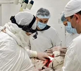 Врачи Хирургического центра провели две сложные операции пациенту с опасными заболеваниями  