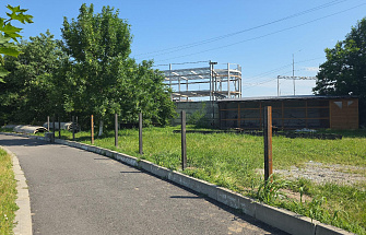 В Баксанском парке строят леваду для лошадей