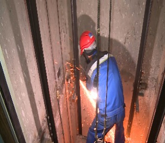 В России продолжается масштабная замена устаревших лифтов в многоквартирных домах