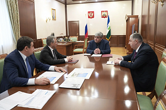 Казбек Коков провел рабочее совещание по вопросам здравоохранения